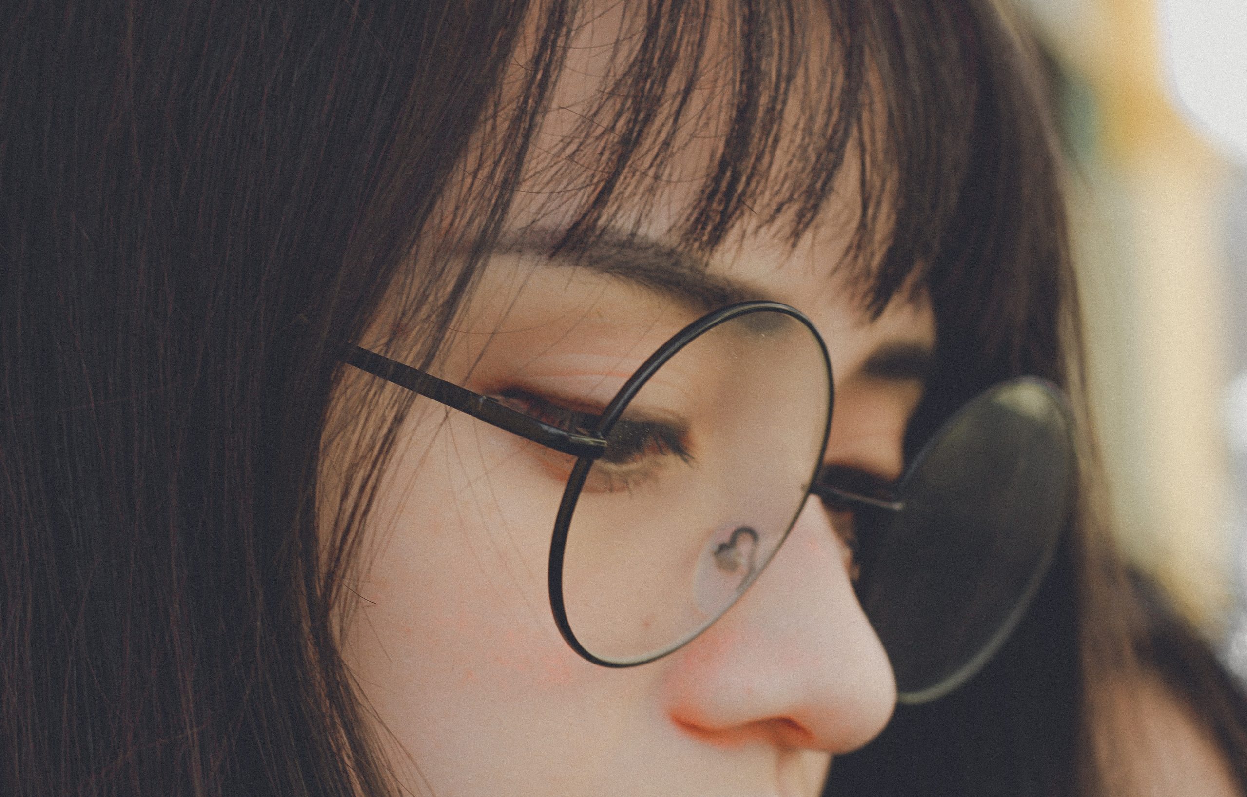 Jak zadbać o swoje okulary – poradnik dla właścicieli okularów