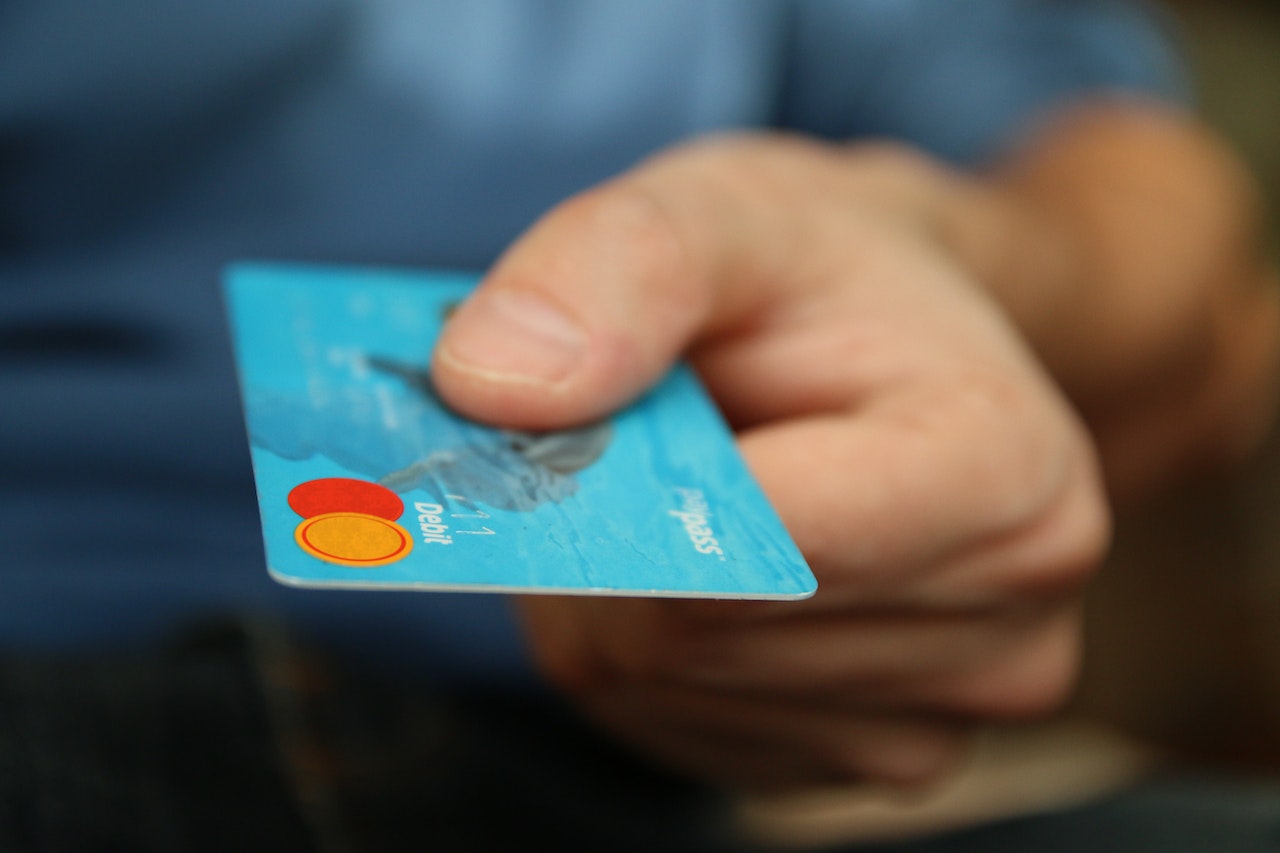 Jak uniknąć oszustw finansowych – poradnik dla bezpieczeństwa twojego portfela